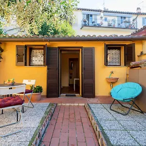 San Frediano Cozy Studio With Private Patio , Firenze Italia
